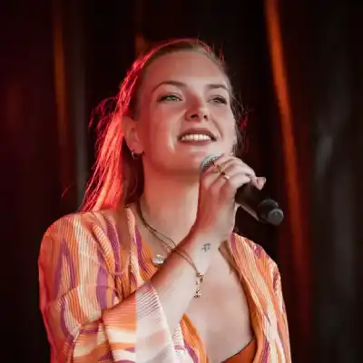 Butta bei de Fische at a wedding party