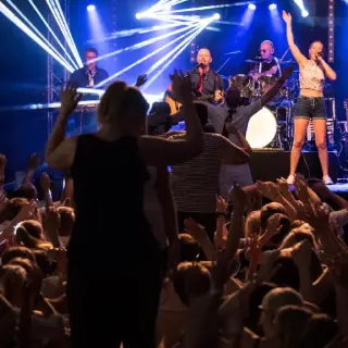 Butta bei de Fische auf der Bühne